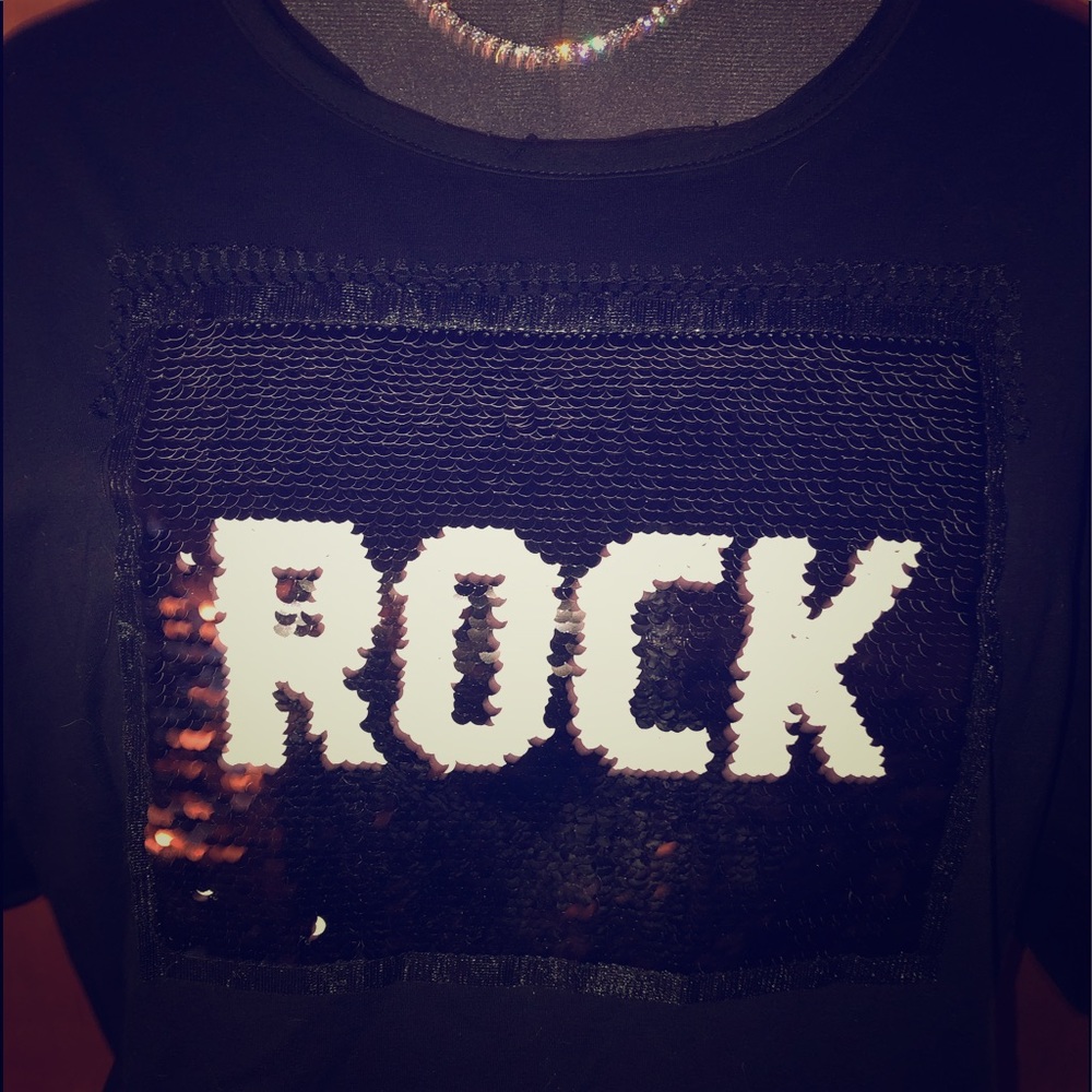 ROCK sequins reversible T-shirt. Distressed look🖤